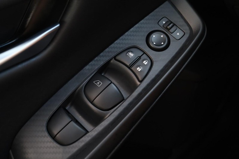 Nissan Sentra Vehicle Image 18