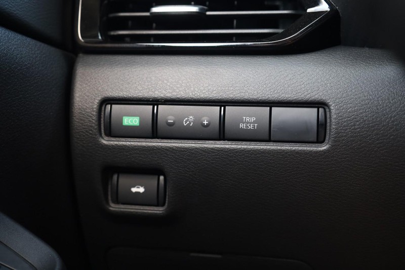 Nissan Sentra Vehicle Image 19