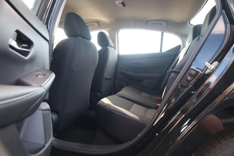 Nissan Sentra Vehicle Image 20