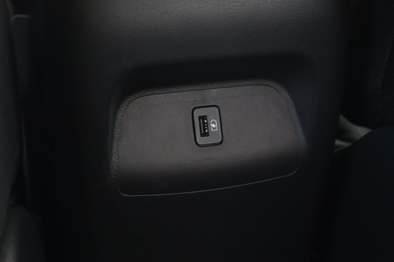 Nissan Sentra Vehicle Image 21