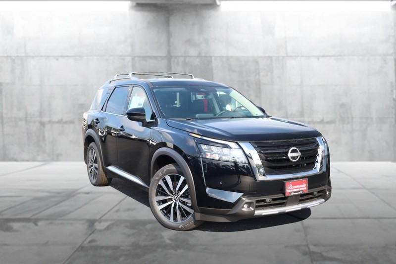 Nissan Pathfinder Vehicle Image 02