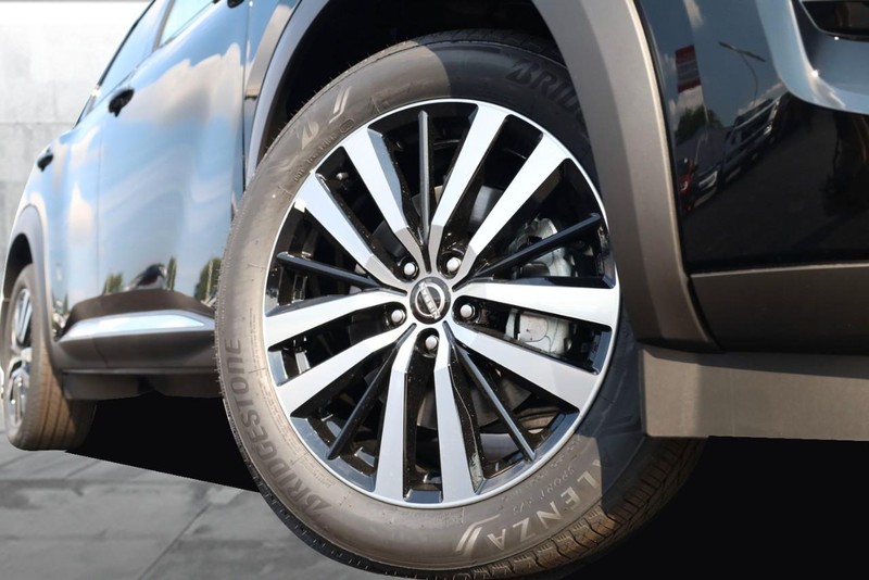 Nissan Pathfinder Vehicle Image 03
