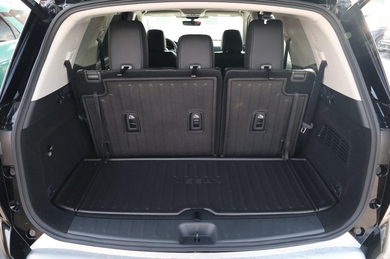 Nissan Pathfinder Vehicle Image 09