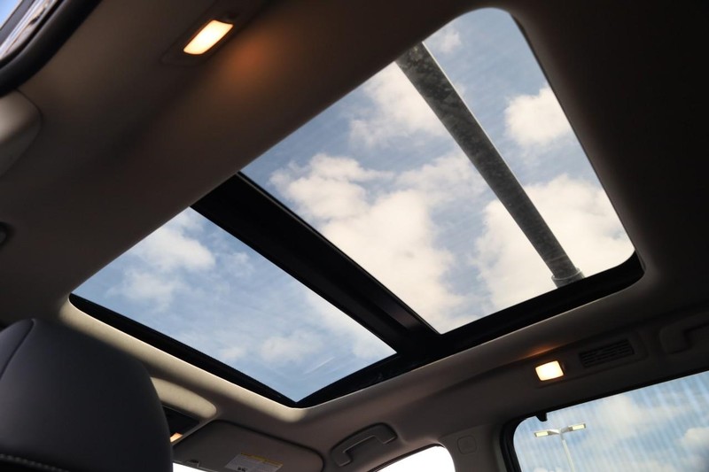 Nissan Pathfinder Vehicle Image 11