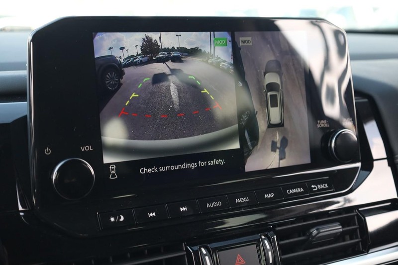 Nissan Pathfinder Vehicle Image 17