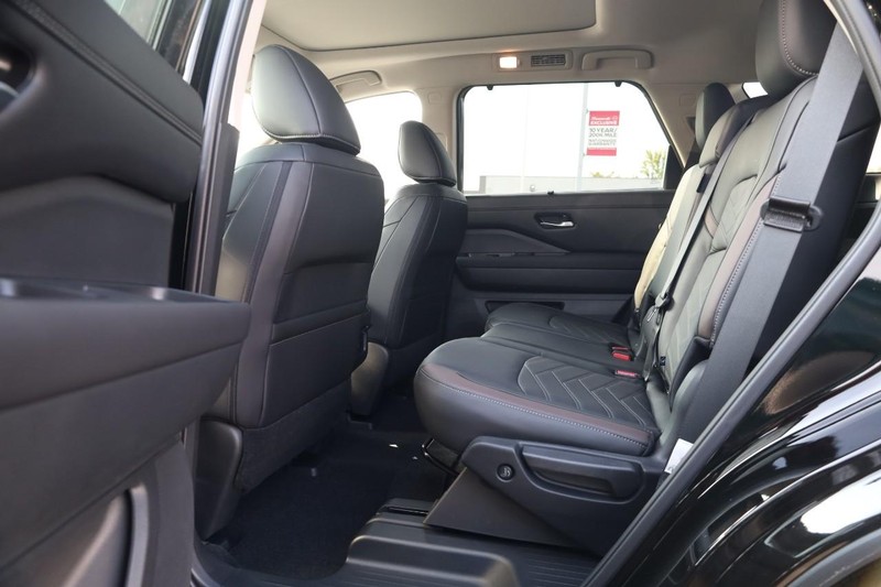 Nissan Pathfinder Vehicle Image 25