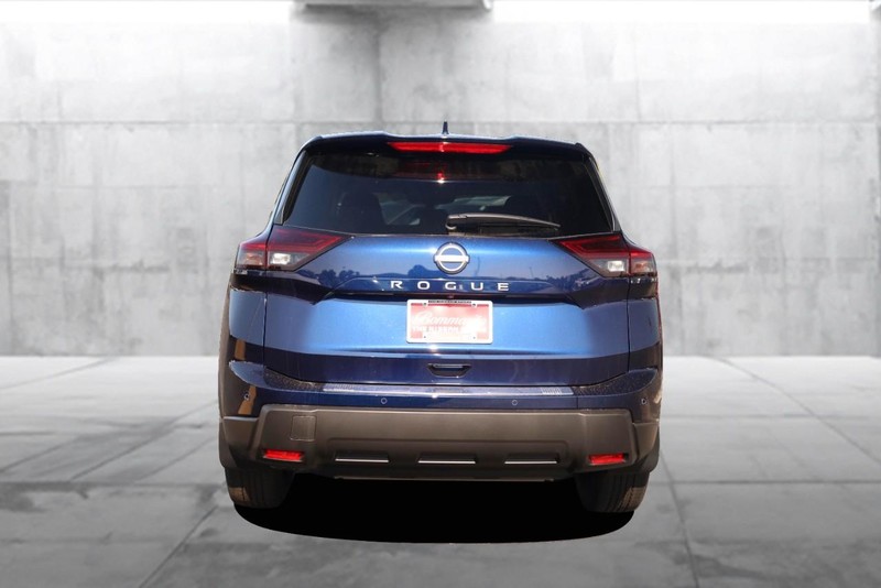 Nissan Rogue Vehicle Image 06