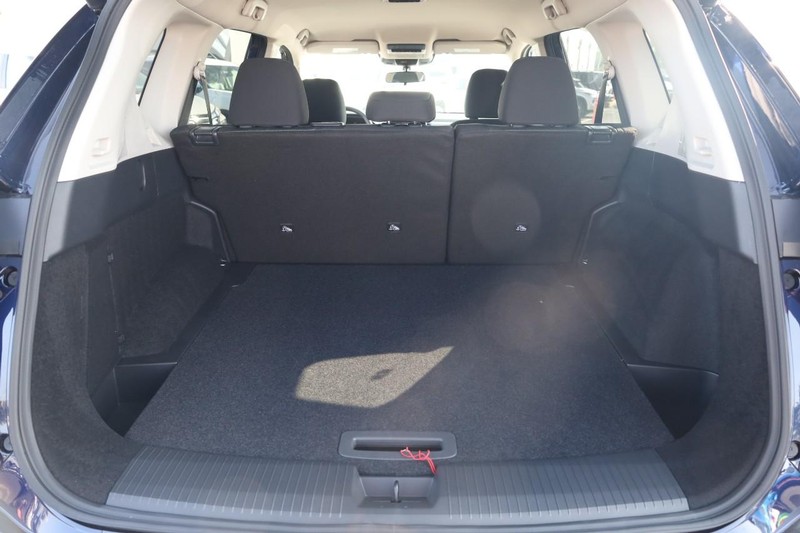 Nissan Rogue Vehicle Image 07