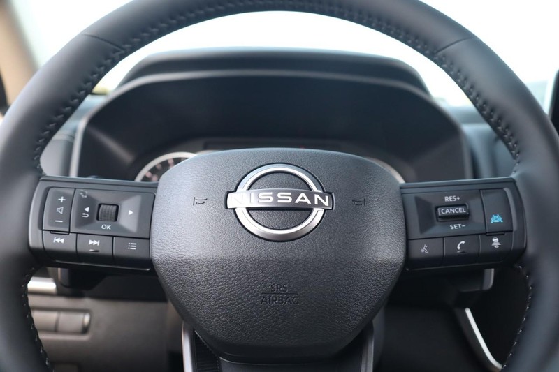 Nissan Rogue Vehicle Image 09