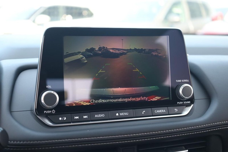Nissan Rogue Vehicle Image 12