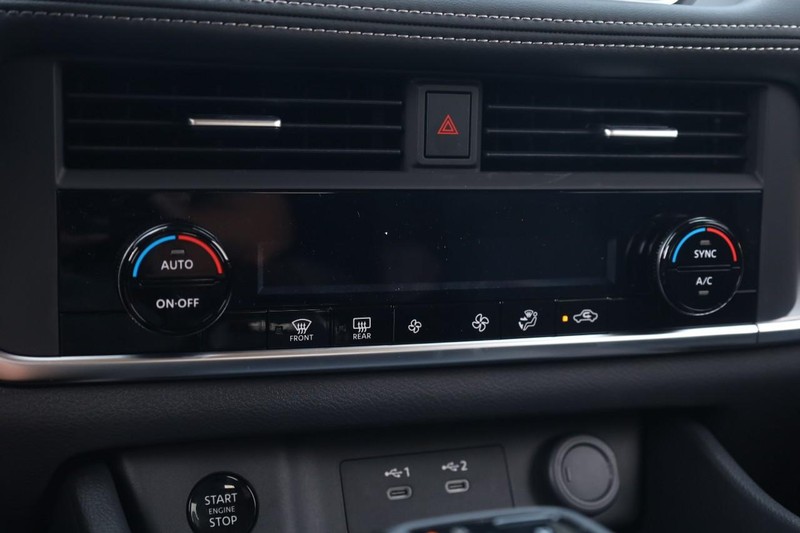 Nissan Rogue Vehicle Image 13