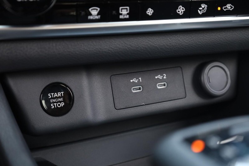 Nissan Rogue Vehicle Image 14