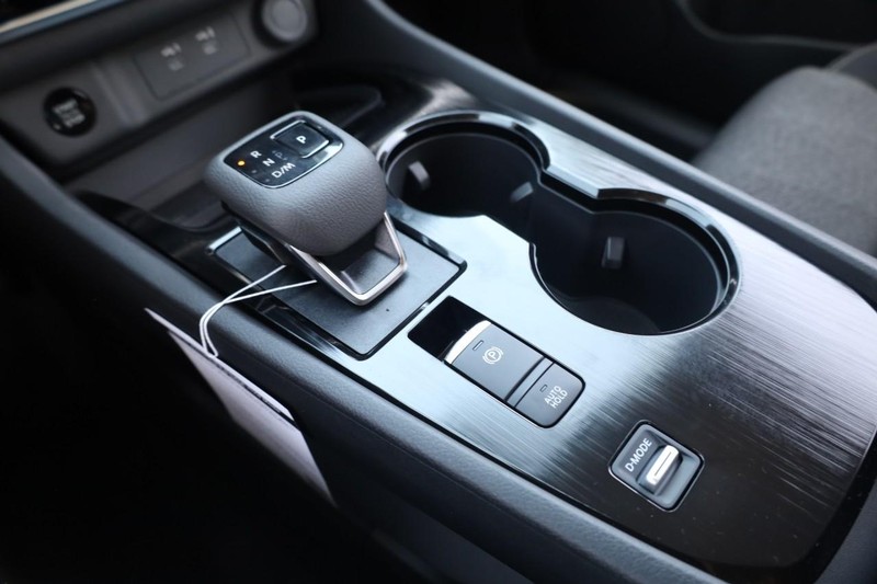 Nissan Rogue Vehicle Image 15