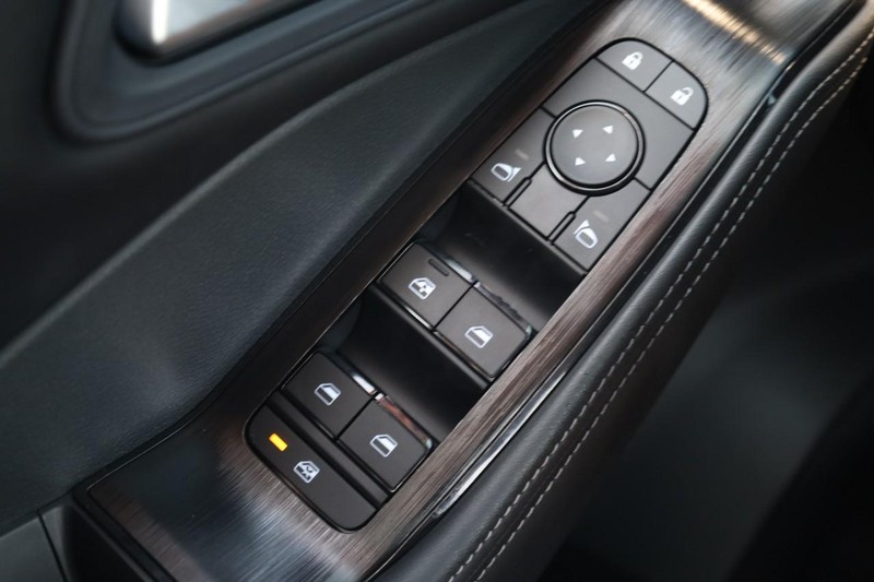 Nissan Rogue Vehicle Image 17