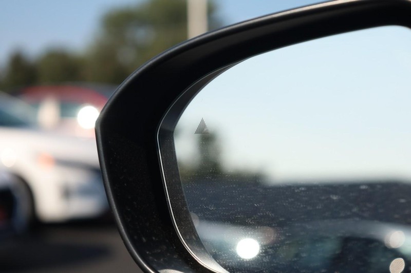 Nissan Rogue Vehicle Image 19