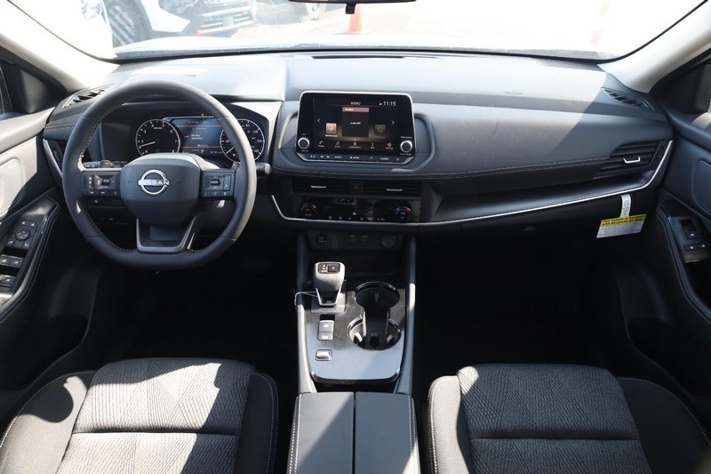Nissan Rogue Vehicle Image 21