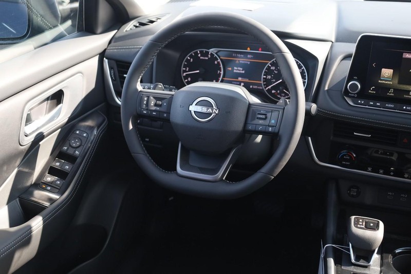 Nissan Rogue Vehicle Image 22