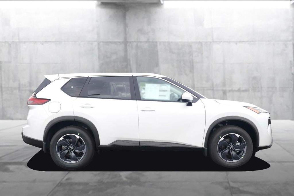 Nissan Rogue Vehicle Image 05