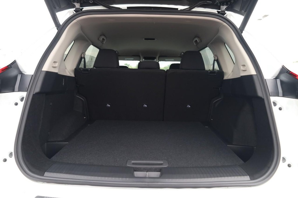 Nissan Rogue Vehicle Image 07