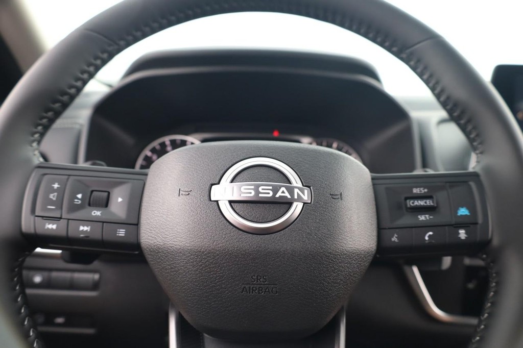 Nissan Rogue Vehicle Image 09