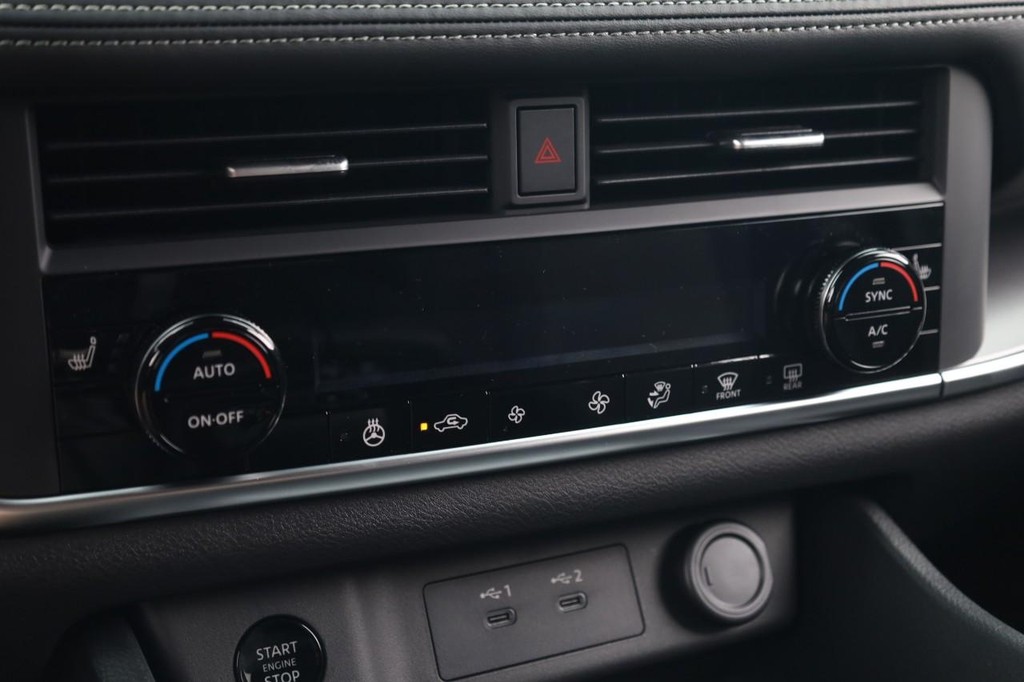 Nissan Rogue Vehicle Image 13