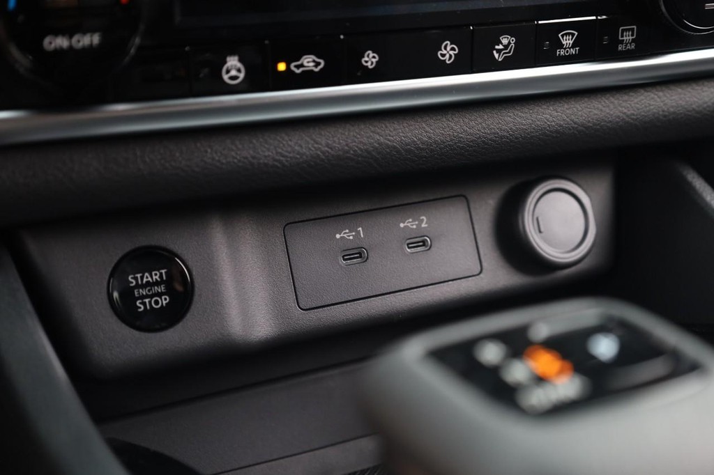 Nissan Rogue Vehicle Image 14