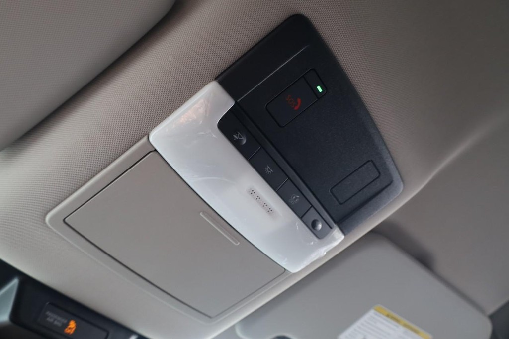 Nissan Rogue Vehicle Image 16