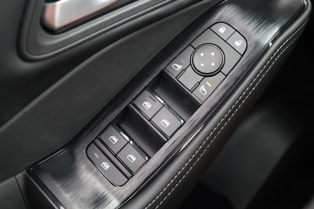 Nissan Rogue Vehicle Image 17