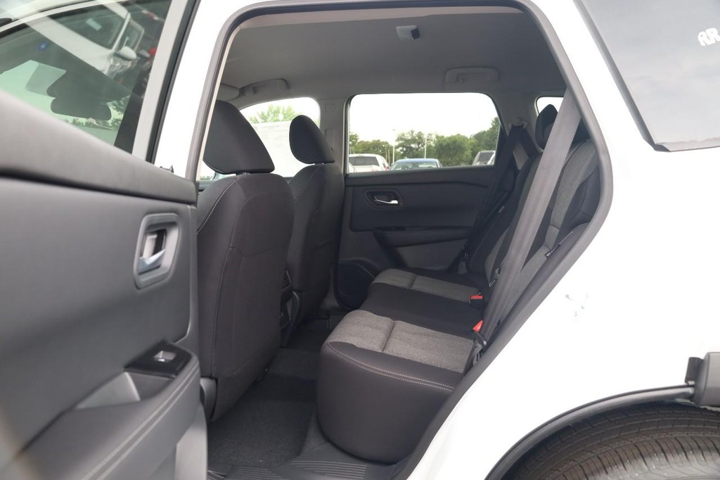 Nissan Rogue Vehicle Image 20