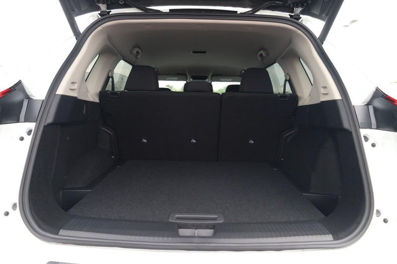 Nissan Rogue Vehicle Image 07