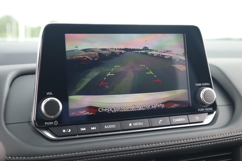 Nissan Rogue Vehicle Image 12