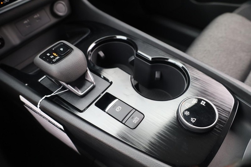 Nissan Rogue Vehicle Image 15