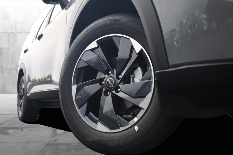 Nissan Rogue Vehicle Image 03