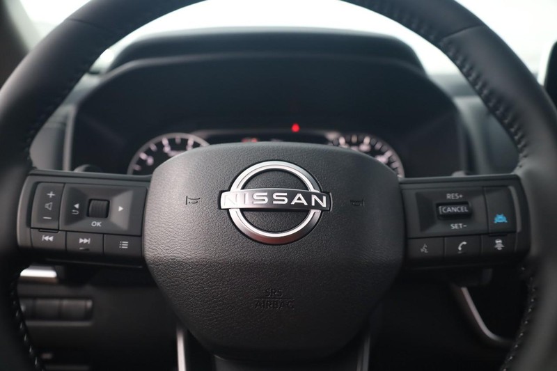 Nissan Rogue Vehicle Image 09