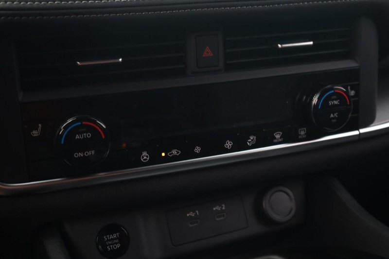 Nissan Rogue Vehicle Image 13