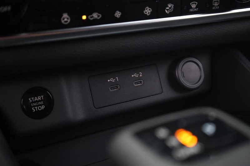 Nissan Rogue Vehicle Image 14