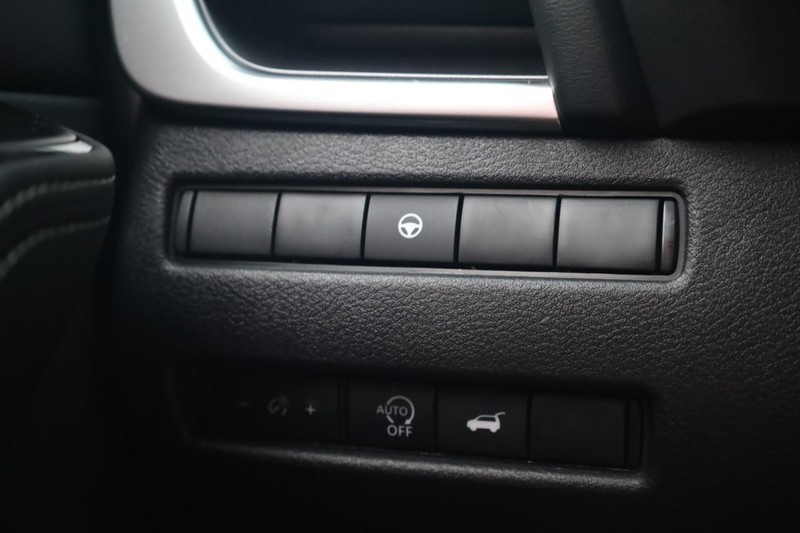 Nissan Rogue Vehicle Image 18