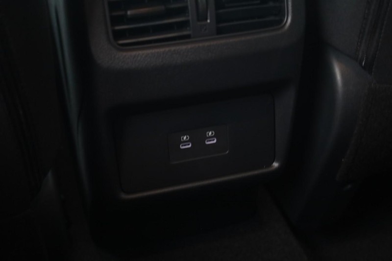 Nissan Rogue Vehicle Image 21