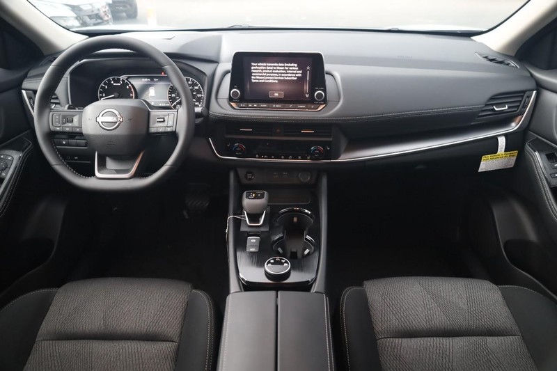 Nissan Rogue Vehicle Image 22