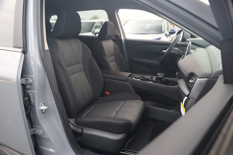 Nissan Rogue Vehicle Image 24