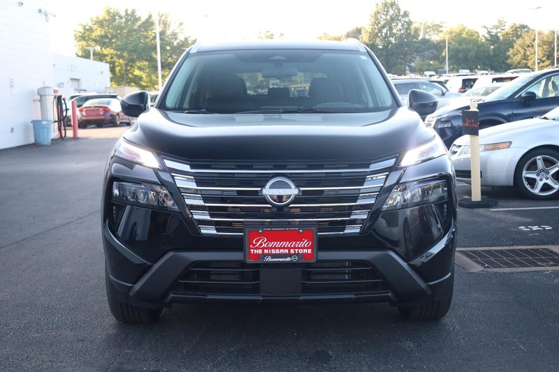 Nissan Rogue Vehicle Image 04