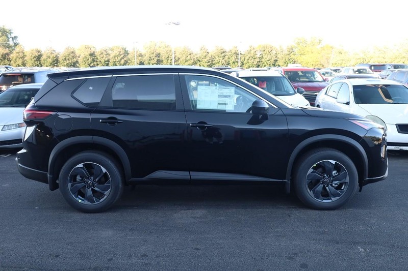 Nissan Rogue Vehicle Image 05