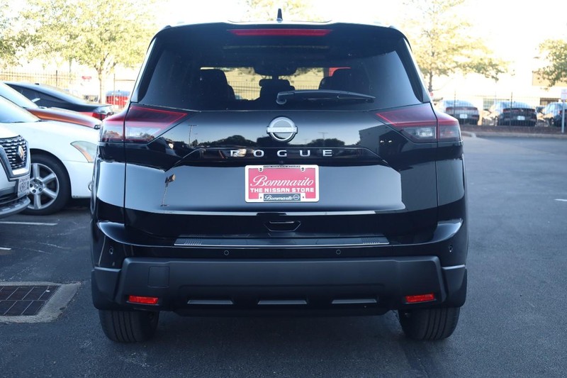 Nissan Rogue Vehicle Image 06