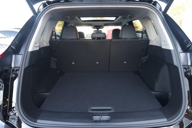 Nissan Rogue Vehicle Image 07