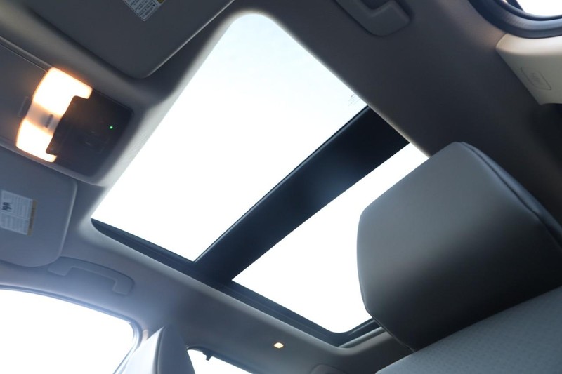 Nissan Rogue Vehicle Image 08