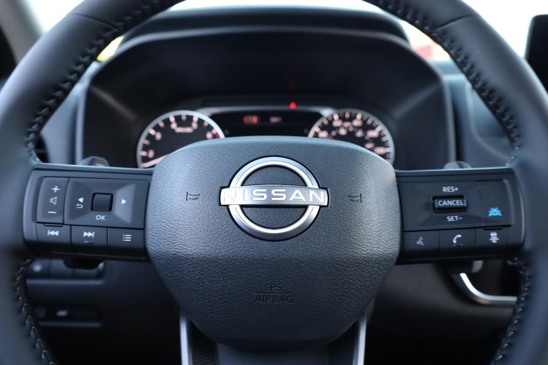 Nissan Rogue Vehicle Image 11