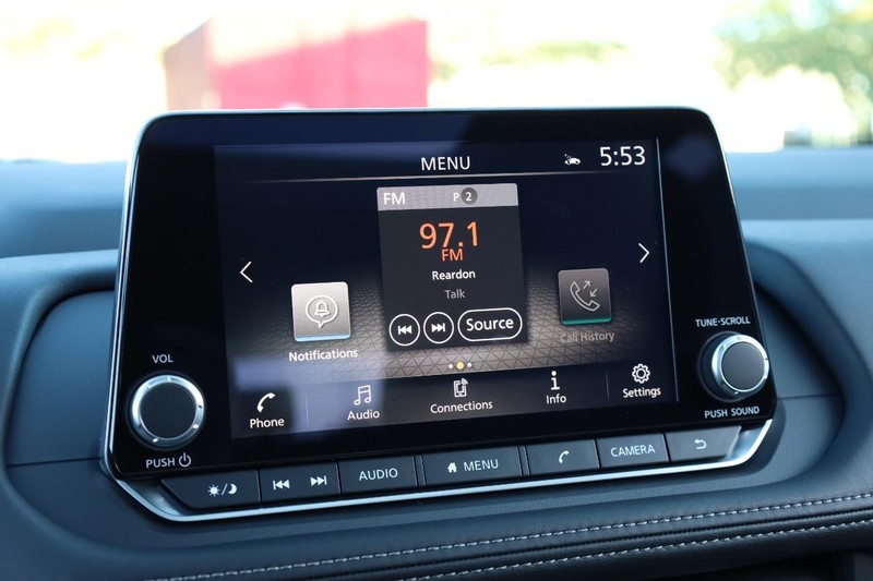 Nissan Rogue Vehicle Image 13