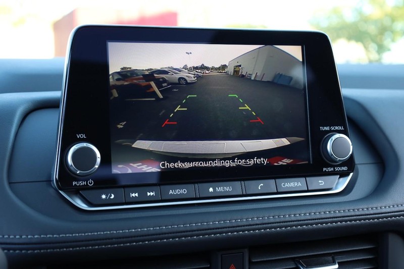 Nissan Rogue Vehicle Image 14