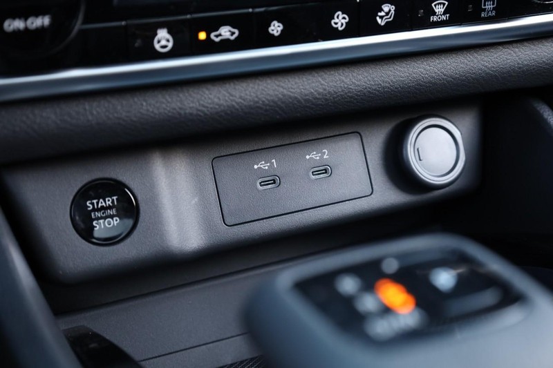Nissan Rogue Vehicle Image 16