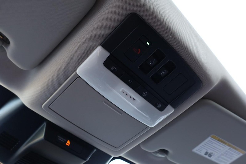 Nissan Rogue Vehicle Image 18